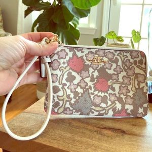 Coach floral wristlet never used